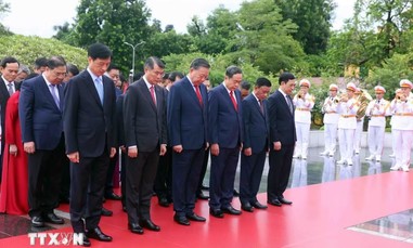 Lãnh đạo Đảng, Nhà nước đặt vòng hoa tại Đài tưởng niệm các Anh hùng liệt sỹ