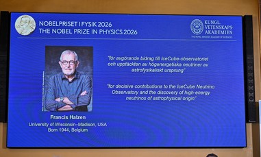 Nobel Vật lý 2026 trao cho nhà khoa học với công trình săn tìm "hạt ma" tại Nam Cực