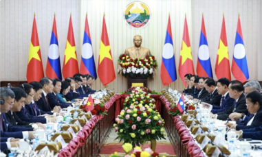 Thủ tướng Lê Minh Hưng hội đàm với Thủ tướng Lào Saleumxay Kommasith