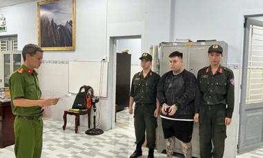 Đã bắt được đối tượng dùng súng bắn chủ nợ trên đường