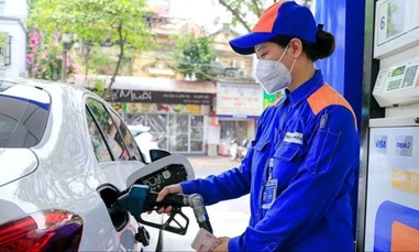 Giá xăng dầu đồng loạt giảm, xăng RON95-III còn 23.042 đồng/lít, dầu diesel 27.856 đồng/lít