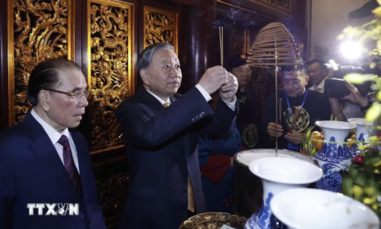 Tổng Bí thư, Chủ tịch nước Tô Lâm dâng hương tưởng niệm các Vua Hùng