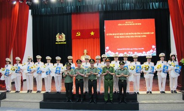 Công an TPHCM: Thăng cấp bậc hàm, nâng lương cho 185 đồng chí sĩ quan lãnh đạo chỉ huy