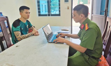 Khám phá nhanh 2 vụ giả vờ mua hàng để cướp giật dây chuyền vàng và 8 cây thuốc lá