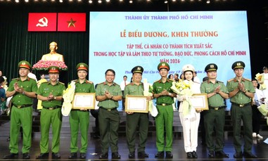 12 tập thể và 10 cá nhân thuộc Công an TPHCM vinh dự được tuyên dương trong học tập và làm theo Bác