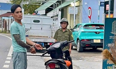 Truy bắt nhanh đối tượng trộm xe máy của người giao hàng ở Đồng Nai