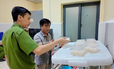 Khởi tố giám đốc sản xuất nước yến sào giả, thu giữ gần 11.000 hũ thành phẩm