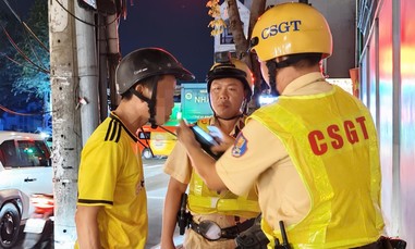TPHCM: Nhiều người chạy xe máy về nhà sau khi ăn nhậu, bị CSGT xử lý nghiêm