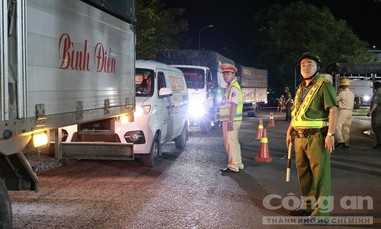 Công an xuyên đêm ‘làm sạch địa bàn’ tại chợ đầu mối Bình Điền, xử lý nhiều tài xế vi phạm độ cồn