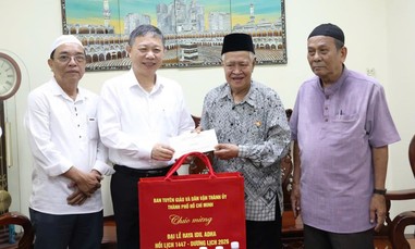 Lãnh đạo TPHCM thăm, chúc mừng Cộng đồng Hồi giáo nhân Đại lễ Raya Idil Adha