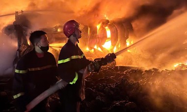Video: Liên tiếp xảy ra 2 vụ cháy tại công ty, thiệt hại rất lớn về tài sản