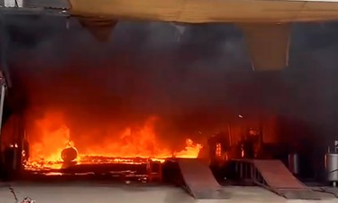 Video: Cháy tiệm rửa xe, nhiều máy móc, tài sản bị thiêu rụi