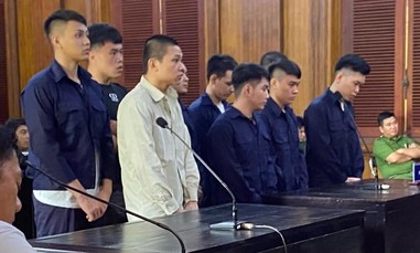 Chủ quán nhậu suýt mất mạng khi hai băng nhóm nổ súng hỗn chiến lúc rạng sáng