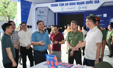 Thứ trưởng Phạm Thế Tùng cùng Ban Giám đốc Công an TPHCM kiểm tra công tác tổ chức Gala “Tổ quốc bình yên”