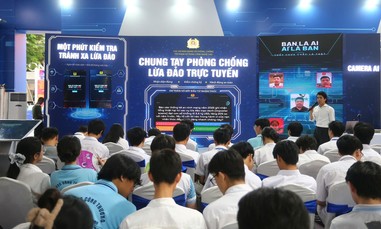 Đến với Gala “Tổ quốc bình yên”, người dân có thêm kiến thức về nhận diện lừa đảo trực tuyến