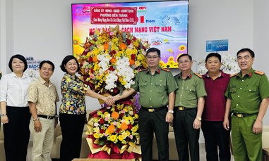 Lãnh đạo các cơ quan, đơn vị đến thăm, chúc mừng Ban Chuyên đề Công an TPHCM