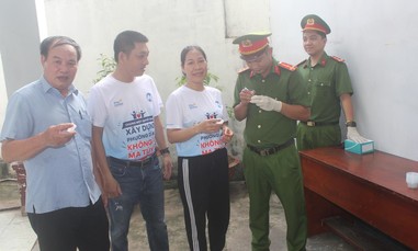 Công an phường Dĩ An: Test ma túy đối với cán bộ, người dân, công nhân và người lao động