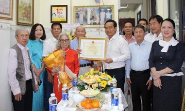 Lãnh đạo TPHCM thăm, chúc thọ người cao tuổi tiêu biểu