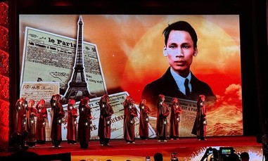 Xúc động chương trình nghệ thuật tái hiện hành trình Bác Hồ ra đi tìm đường cứu nước