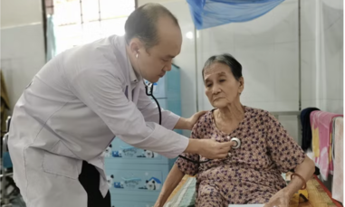TPHCM: Đề xuất hỗ trợ 100% mức đóng bảo hiểm y tế cho người từ đủ 60 tuổi