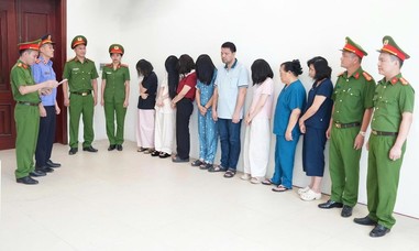 Nhóm bác sĩ 'dỏm' bơm sữa vào người bệnh rồi nói là mủ, để đôn chi phí điều trị lên gấp trăm lần