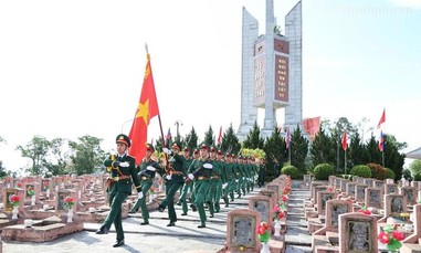 Bài cuối: Các anh đã hóa thân vào sông núi