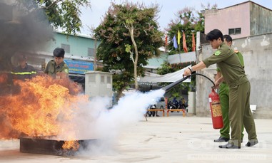 TPHCM: Tăng cường năng lực chữa cháy, cứu nạn cho lực lượng tại chỗ