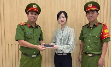 Công an TPHCM: ‘Thần tốc’ tìm lại chiếc điện thoại bị bỏ quên cho nữ du khách Nhật Bản