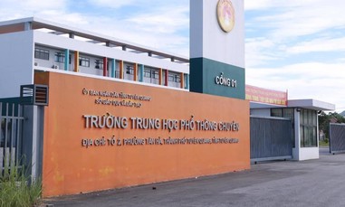 Trưởng điểm thi đã chỉ đạo giám thị tạo điều kiện, hướng dẫn thí sinh làm bài môn Toán
