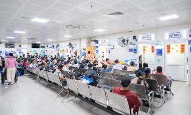 Bệnh viện Chợ Rẫy cảnh báo 'dịch vụ' bốc số nhỏ, khám bệnh nhanh trên MXH