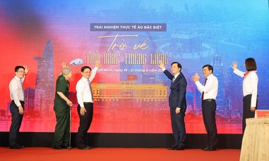 Người dân TPHCM được trải nghiệm thực tế ảo (VR) trở về Quảng trường Ba Đình ngày 2/9/1945