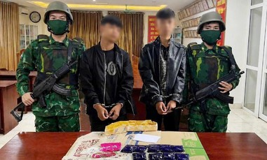 Hai thiếu niên bị bắt cùng 12.000 viên ma túy từ nước ngoài về
