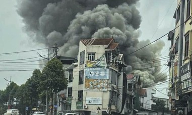 Bắt tạm giam chủ xưởng gỗ trong vụ cháy làm 3 người tử vong ở Hà Nội