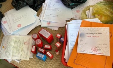 Khởi tố 2 người nước ngoài chuyên làm giả văn bằng, chứng chỉ các trường đại học