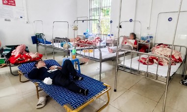 Gần 80 người nhập viện nghi ngộ độc sau khi ăn bánh mì