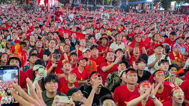 Tưng bừng không khí ở đường Nguyễn Huệ trong trận chung kết lượt về ASEAN Cup 2026