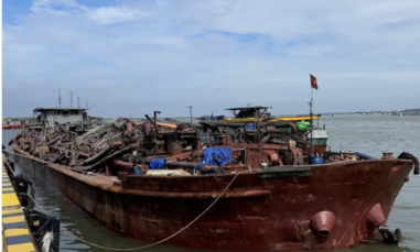 Bắt giữ tàu chở lượng lớn cát không rõ nguồn gốc trên vùng biển Cần Giờ