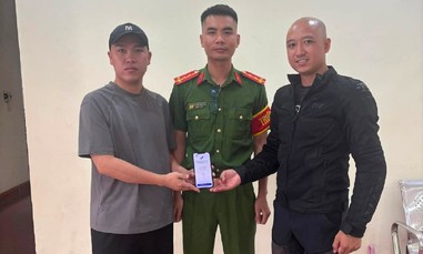 Thanh niên ở Quảng Trị trả lại 5 tỷ đồng cho người đàn ông chuyển nhầm vào tài khoản