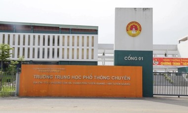 Tạm đình chỉ công tác Giám đốc Sở Giáo dục và Đào tạo tỉnh Tuyên Quang