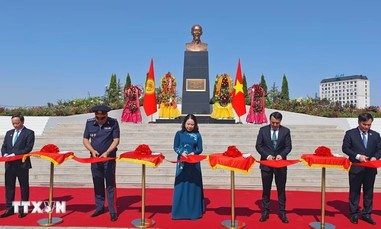 Khánh thành Tượng đài Chủ tịch Hồ Chí Minh tại thủ đô Bishkek của Kyrgystan