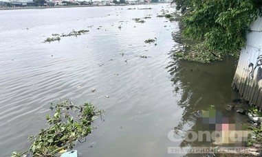 Phát hiện thi thể người đàn ông có chùm chìa khoá trong túi trôi trên sông Sài Gòn