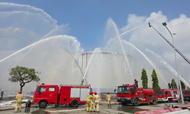 Nhiều phương tiện đặc chủng xuất hiện trong cuộc diễn tập quy mô lớn tại Tổng kho xăng dầu Nhà Bè
