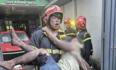 Hoả hoạn tại khách sạn ở TPHCM, Cảnh sát PCCC nhanh chóng có mặt giải cứu 26 người
