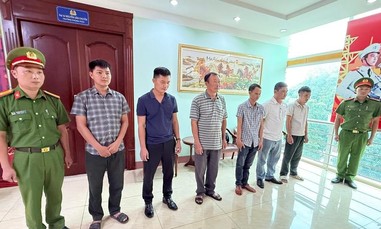 Cán bộ, nhân viên quản lý bảo vệ rừng nhận hối lộ hàng tháng để 'làm ngơ' cho xe chở gỗ đi qua