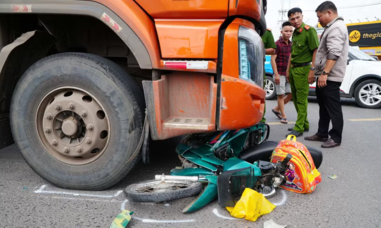 Đồng Nai: Xe tải va chạm xe máy, 3 người tử vong tại chỗ, 1 người bị thương