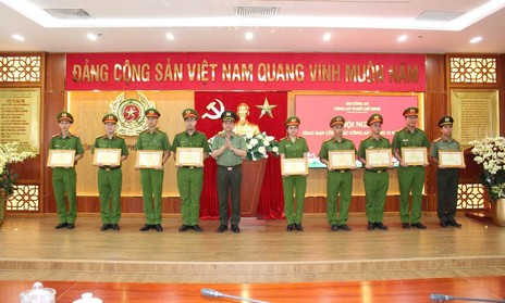 Công an TPHCM: Sẵn sàng triển khai hiệu quả cao điểm tấn công, trấn áp tội phạm dịp Tết 2025