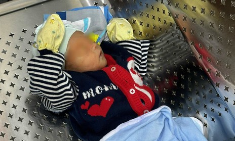 TPHCM: Bé trai sơ sinh bị bỏ rơi trong Bến xe Miền Đông