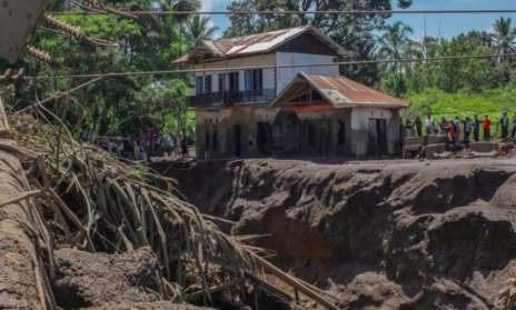 Indonesia: Lũ lụt và dung nham lạnh từ núi lửa khiến 37 người chết