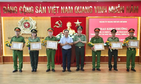 Thành uỷ - UBND TPHCM khen thưởng các tập thể, cá nhân phá án xuất sắc thuộc Công an Thành phố