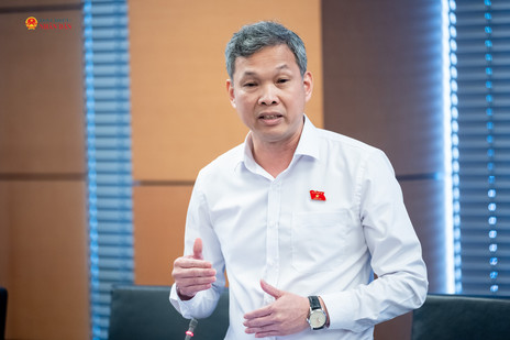 Đoàn ĐBQH TP.Hồ Chí Minh thảo luận tại Tổ về dự án Luật An ninh dữ liệu